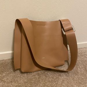 Lecc project arc bucket bag in caramel